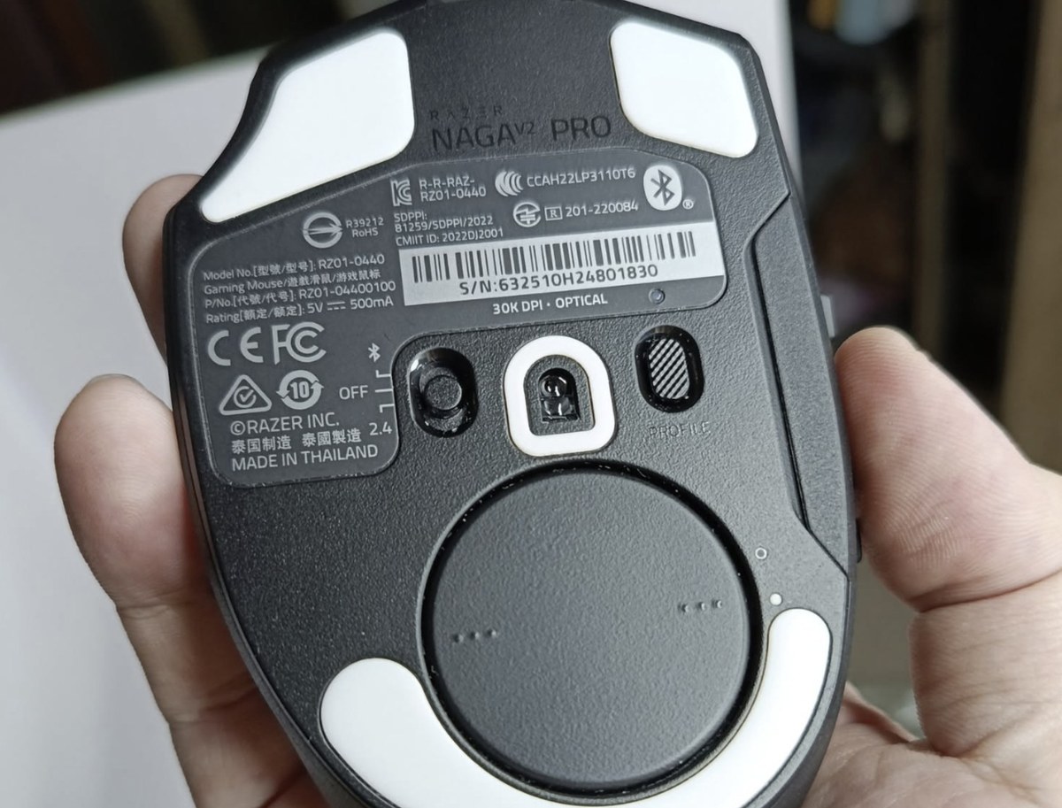 Soi model và số Serial dưới đáy chuột